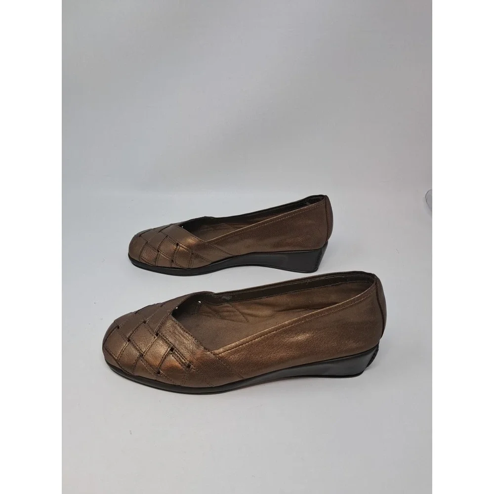 AEROSOLES wedge stitch